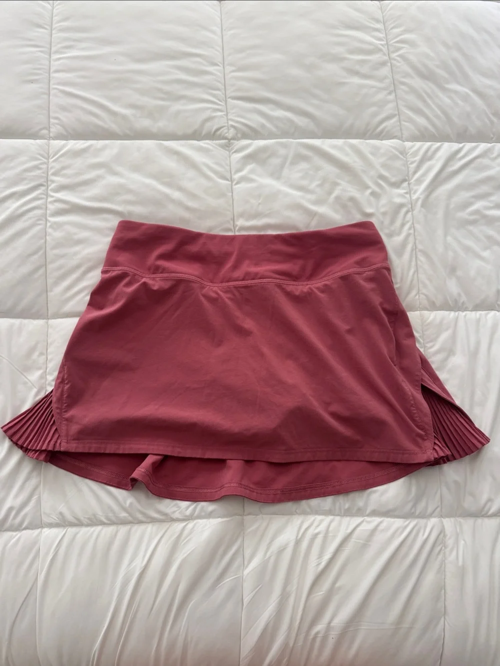 lululemon athletica Play off the Pleats skirt - Cherry Mint